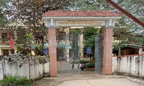 Nữ sinh lớp 4 bị 'bỏ quên' trong nhà vệ sinh, phụ huynh tá hỏa tưởng con bị bắt cóc