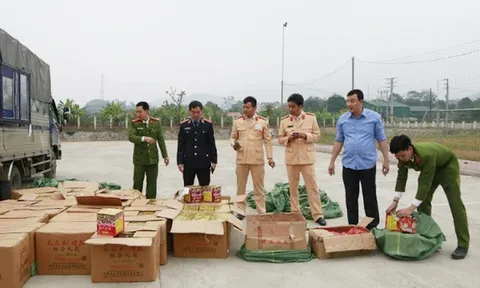 Bắt giữ vụ vận chuyển trái phép gần 1,1 tấn pháo nổ trên cao tốc Nội Bài - Lào Cai