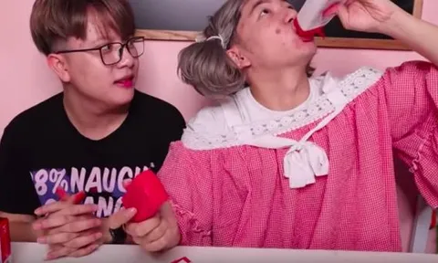 Dân mạng lên án gay gắt kênh YouTube triệu views dạy trẻ làm giả nước rửa bát, sữa tắm để uống