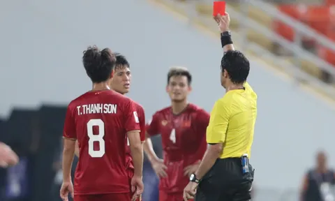 Đình Trọng bị treo giò trận gặp Malaysia tại vòng loại World Cup 2022