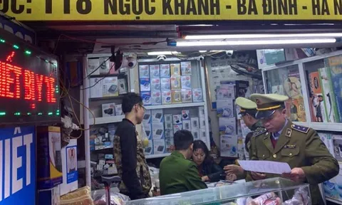 Xử phạt hàng chục triệu đồng hai cửa hàng đẩy giá khẩu trang lên 5-7 lần ở Hà Nội
