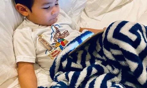 Giữa diễn biến bất thường của dịch Corona, bà xã Đan Trường tiết lộ con trai đã sốt 3 ngày