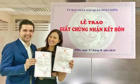 MC Phương Mai khoe ảnh đăng ký kết hôn cùng ông xã sau nửa năm làm đám cưới