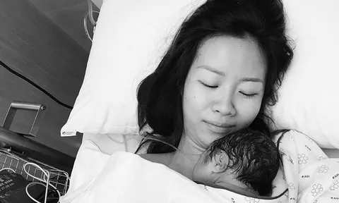 Sau gần 1 tháng sinh, Rapper Suboi lần đầu khoe diện mạo con gái đầu lòng