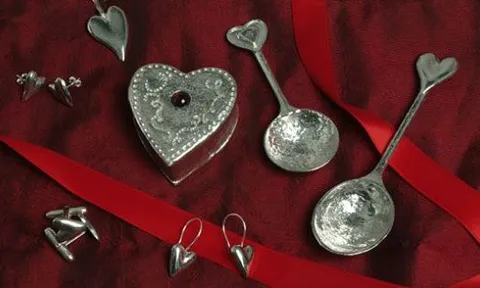 Các tập tục lạ kì trong ngày Valentine trên thế giới