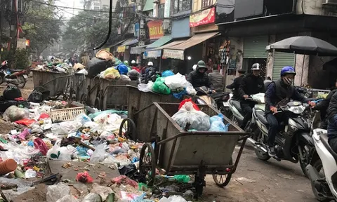 Tây Hồ - Hà Nội: Cư dân phố An Dương khốn khổ vì rác