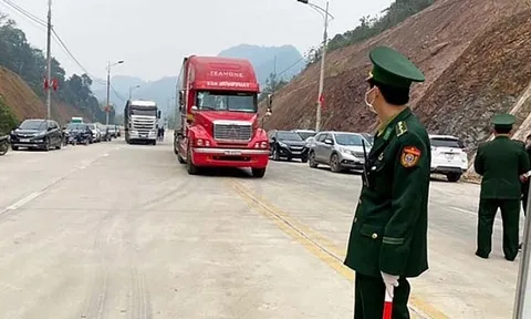 Cửa khẩu Tân Thanh thông quan hàng trở lại