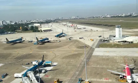 Sân bay Tân Sơn Nhất đề nghị đóng cửa 1 đường băng vì lún, nứt nghiêm trọng