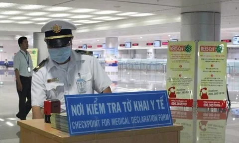 Hành khách nhập cảnh từ Hàn Quốc vào Việt Nam bắt buộc phải khai báo y tế