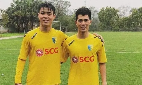 Đình Trọng và Duy Mạnh cùng sang Singapore điều trị chấn thương trong ngày 8/3
