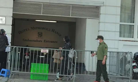 Phun khử khuẩn khách sạn Metropole vì liên quan đến du khách nhiễm Covid-19