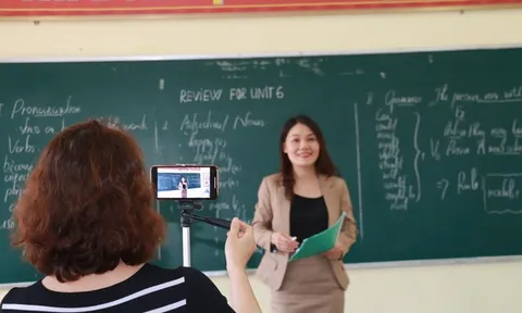 Từ 9/3, Hà Nội dạy ôn cho học sinh lớp 9, lớp 12 qua truyền hình