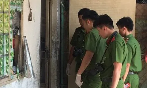 Thanh niên dùng kéo đâm bạn cùng phòng tử vong rồi đến công an đầu thú