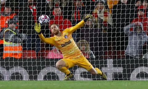 HLV Simeone đánh giá tầm quan trọng của thủ môn Oblak ngang với Messi