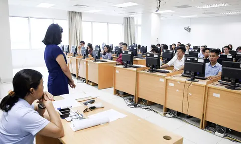 Có được dự tuyển cùng lúc hai vị trí công chức không?