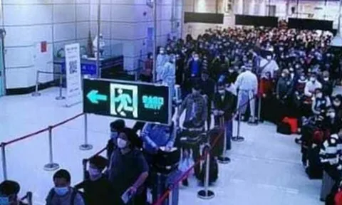 Người dân Trung Quốc ồ ạt về nước, xếp hàng đông nghịt tại sân bay