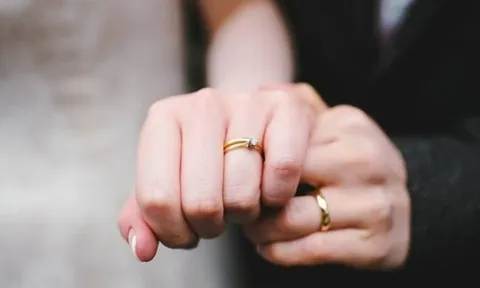 Trong hôn nhân, thứ chỉ đứng sau tình yêu đó là 'nhẫn'