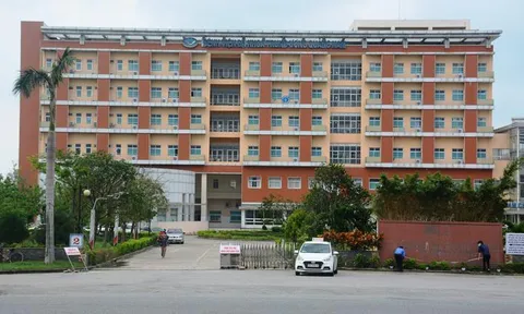 Bắt tạm giam trưởng khoa bệnh viện Đa khoa trung ương Quảng Nam cùng 2 điều dưỡng
