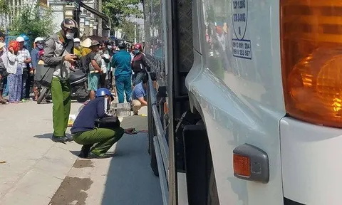 TP.HCM: Va chạm với xe tải, nữ sinh tiểu học tử vong thương tâm