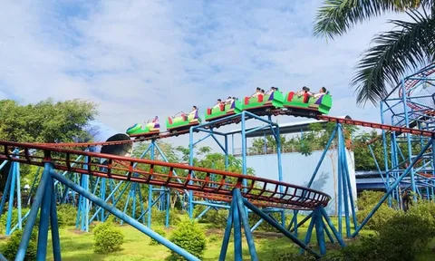 Phú Thọ: Tàu lượn siêu tốc văng khỏi đường ray, 3 học sinh thương vong