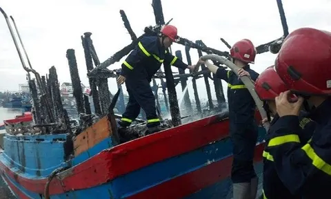 Cháy tàu cá trong đêm ở Quảng Ngãi, thiệt hại gần 4 tỷ đồng