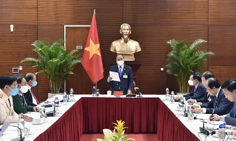 Thủ tướng họp khẩn về COVID-19 tại nơi tổ chức Đại hội Đảng