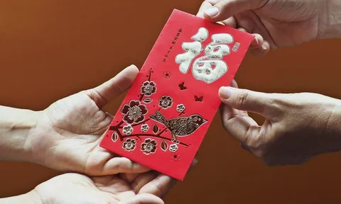 Tục lì xì đầu năm mới Tân Sửu: Vì sao nên đặt trong phong bao màu đỏ?