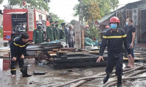 Thái Bình: Cháy lớn tại kho xưởng chế biến gỗ, nhiều tài sản bị thiêu rụi