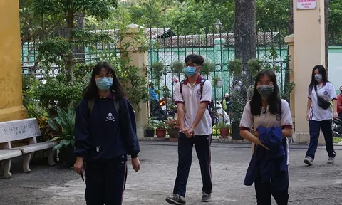 Học sinh TP Hồ Chí Minh bắt buộc đeo khẩu trang khi đến trường