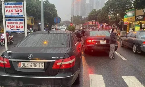Công an vào cuộc xác minh vụ 2 ô tô Mercedes cùng biển số lưu thông tại Hà Nội