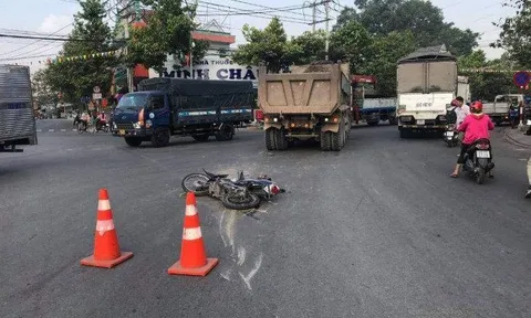 Va chạm với xe ben, 3 mẹ con bị cuốn vào gầm, bé gái 8 tuổi tử vong