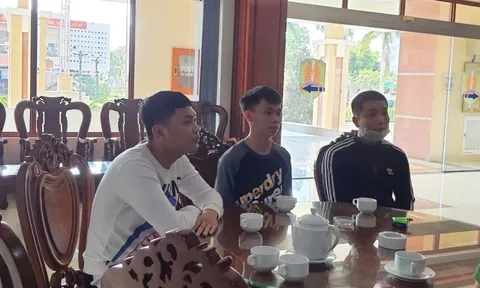 Thêm 3 đối tượng ra đầu thú và giao nộp vũ khí trong vụ nổ súng ở quán karaoke