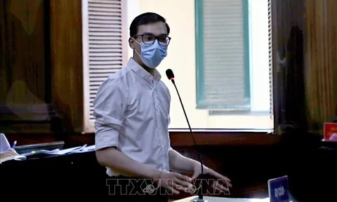 Tuyên phạt nam tiếp viên hàng không làm lây lan dịch COVID-19 hai năm tù treo