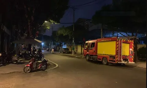 Bãi giữ xe vi phạm của CSGT TP.Thủ Đức bốc cháy dữ dội