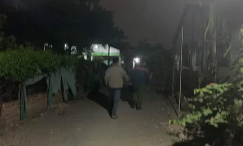 Nam thanh niên tử vong trong phòng trọ với sợi dây điện quấn quanh người