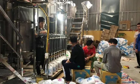 Phát hiện cơ sở sản xuất nước giặt giả mạo nhãn hiệu Thái Lan