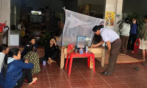 Cháu bé 4 tuổi tử vong thương tâm do ăn phải bả chó hình kẹo mút