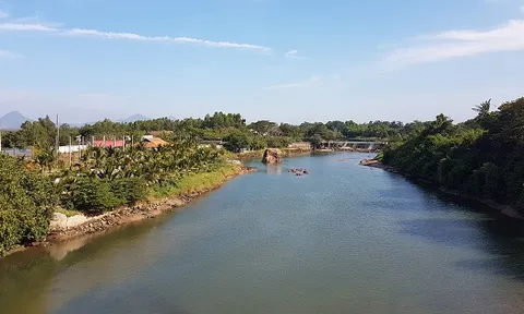 Bình Thuận: Hai bờ sông Dinh bị lấn chiếm làm nhà nghỉ, quán cafe