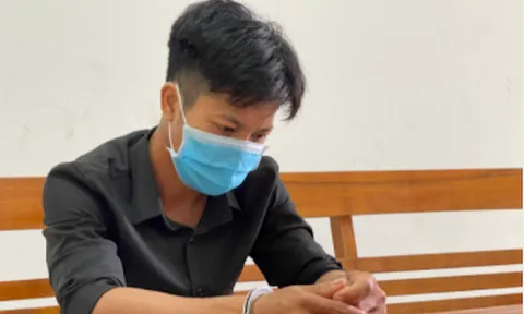 Em trai dùng dao đâm chết anh ruột sau khi đi nhậu về