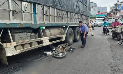 Nam sinh lớp 12 tử vong sau va chạm với xe tải