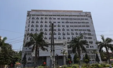 Người đàn ông bị liệt 2 chân gieo mình từ tầng 11 bệnh viện xuống đất tử vong