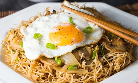 Cao Bằng: Hai cháu bé tử vong sau khi ăn mì xào trứng