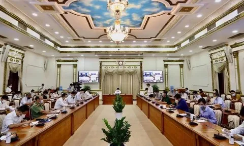 TP.HCM: Quán ăn vỉa hè dừng bán tại chỗ, phạt nguội thông qua camera