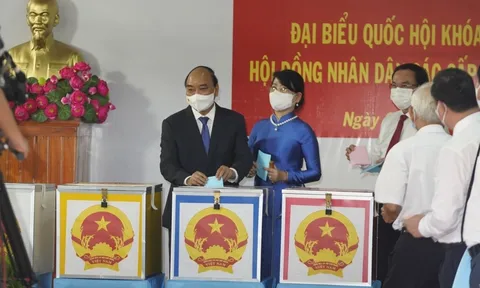 Phát huy tinh thần đoàn kết, hăng hái đi bầu cử để chọn người đức, tài xây dựng đất nước