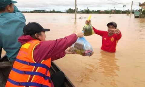 Tiền cứu trợ đến chậm, còn đâu 'một miếng khi đói bằng một gói khi no'