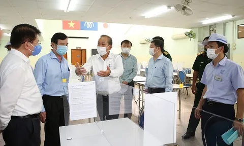 Phó Thủ tướng Thường trực kiểm tra công tác chống dịch COVID-19 tại TPHCM