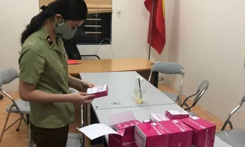 Phát hiện 800 bộ kit test COVID-19 'lậu' trên ô tô đỗ ở chung cư