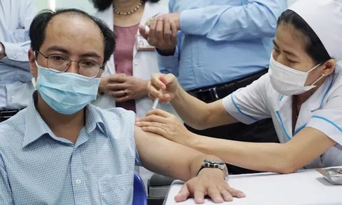TPHCM huy động tổng lực thực hiện chiến dịch tiêm chủng 800.000 liều vaccine COVID-19