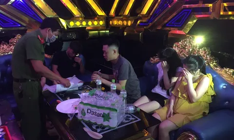 Phát hiện 35 thanh niên tụ tập 'bay lắc' trong quán karaoke, 29 người dương tính với ma túy