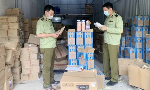 Hà Nội: Thu giữ hàng tấn nguyên liệu trà sữa chưa rõ nguồn gốc tại Hà Đông